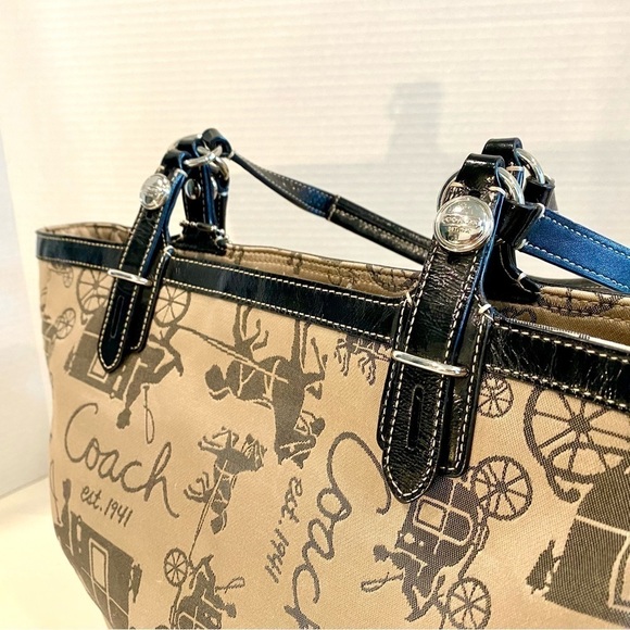 Iconic & Timeless Coach Large Purse / Tote with Classic Stagecoach print - Picture 9 of 11